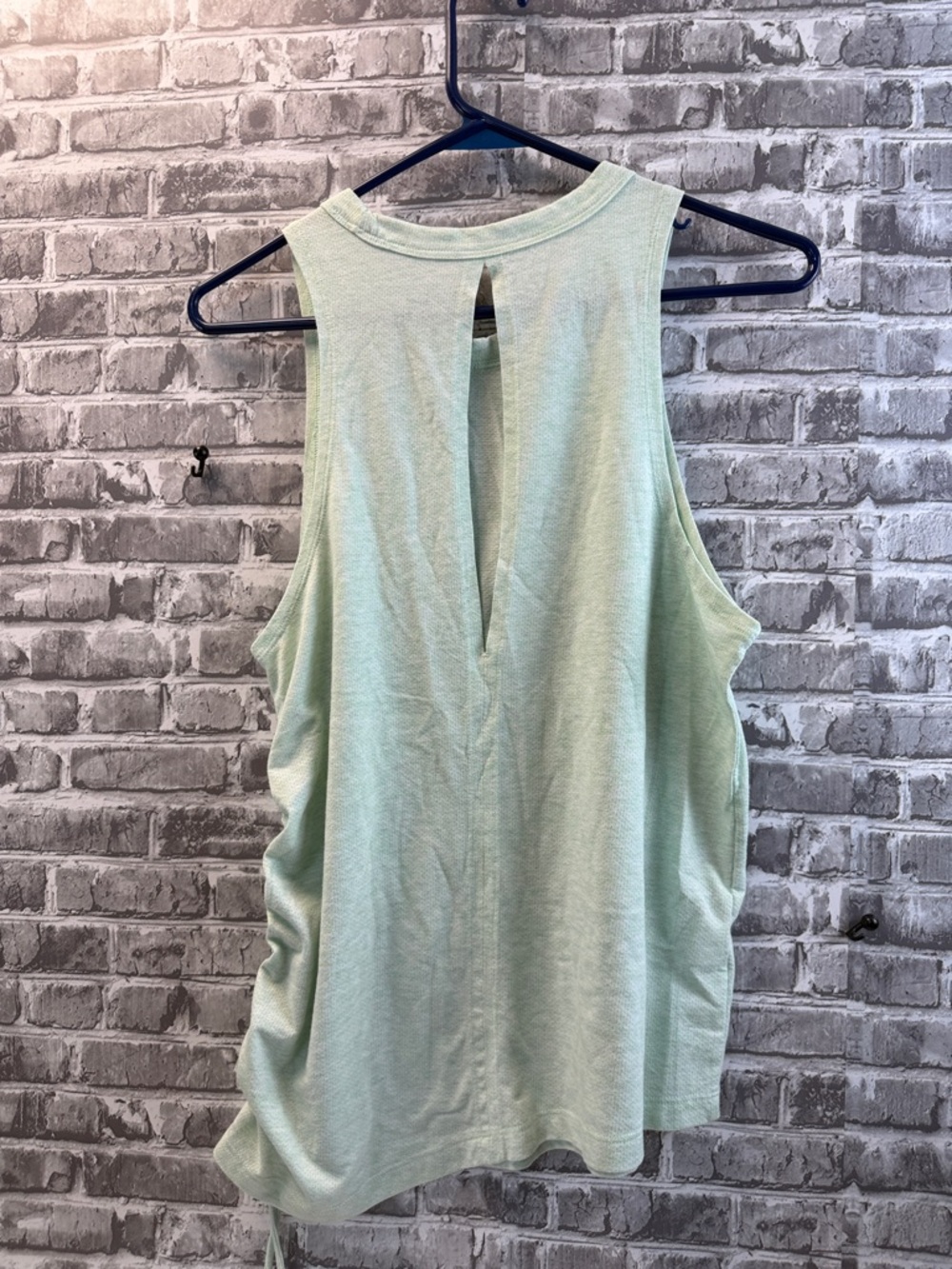 Nike Women’s Light Mint Green Sleeveless Workout Tank - Picture 5 of 7